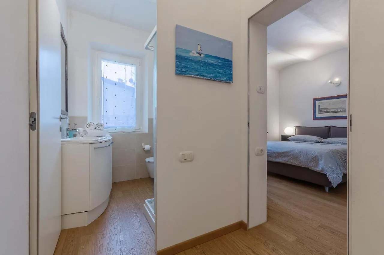 Bologna Saragozza District Apartment