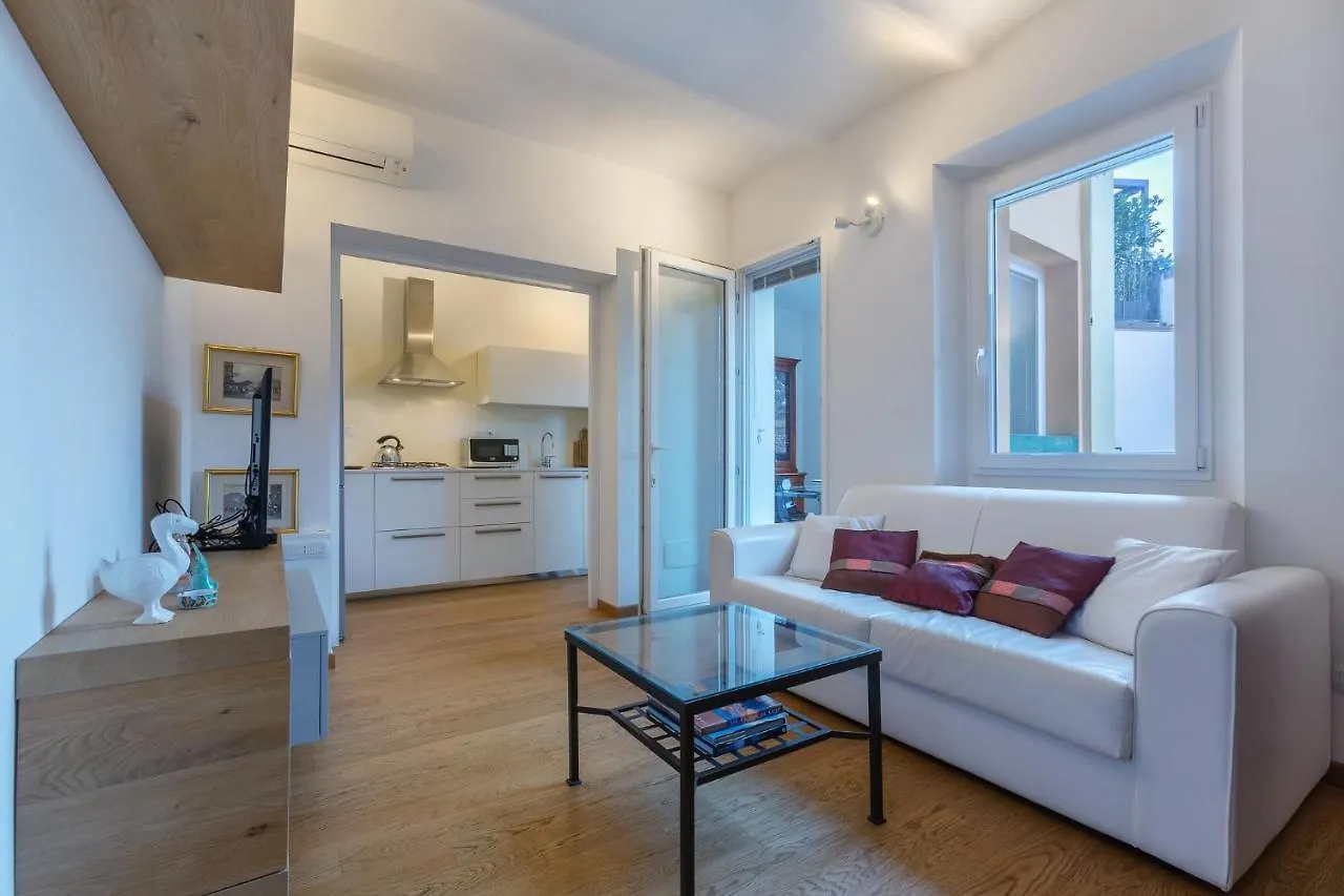 Bologna Saragozza District Apartment 0*,  Italy