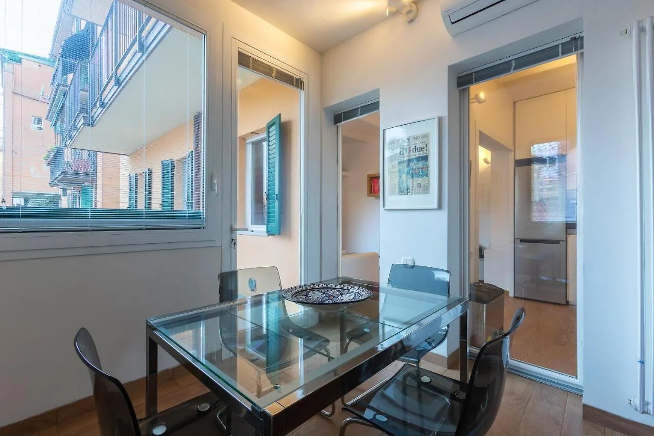 Bologna Saragozza District Apartment