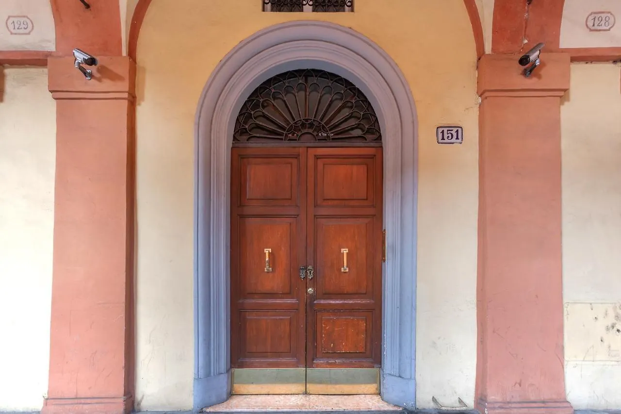Bologna Saragozza District Apartment