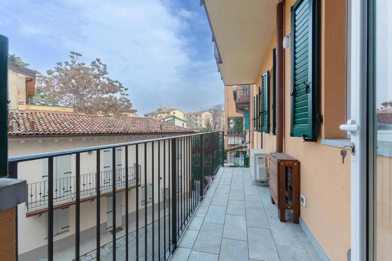 Bologna Saragozza District Apartment