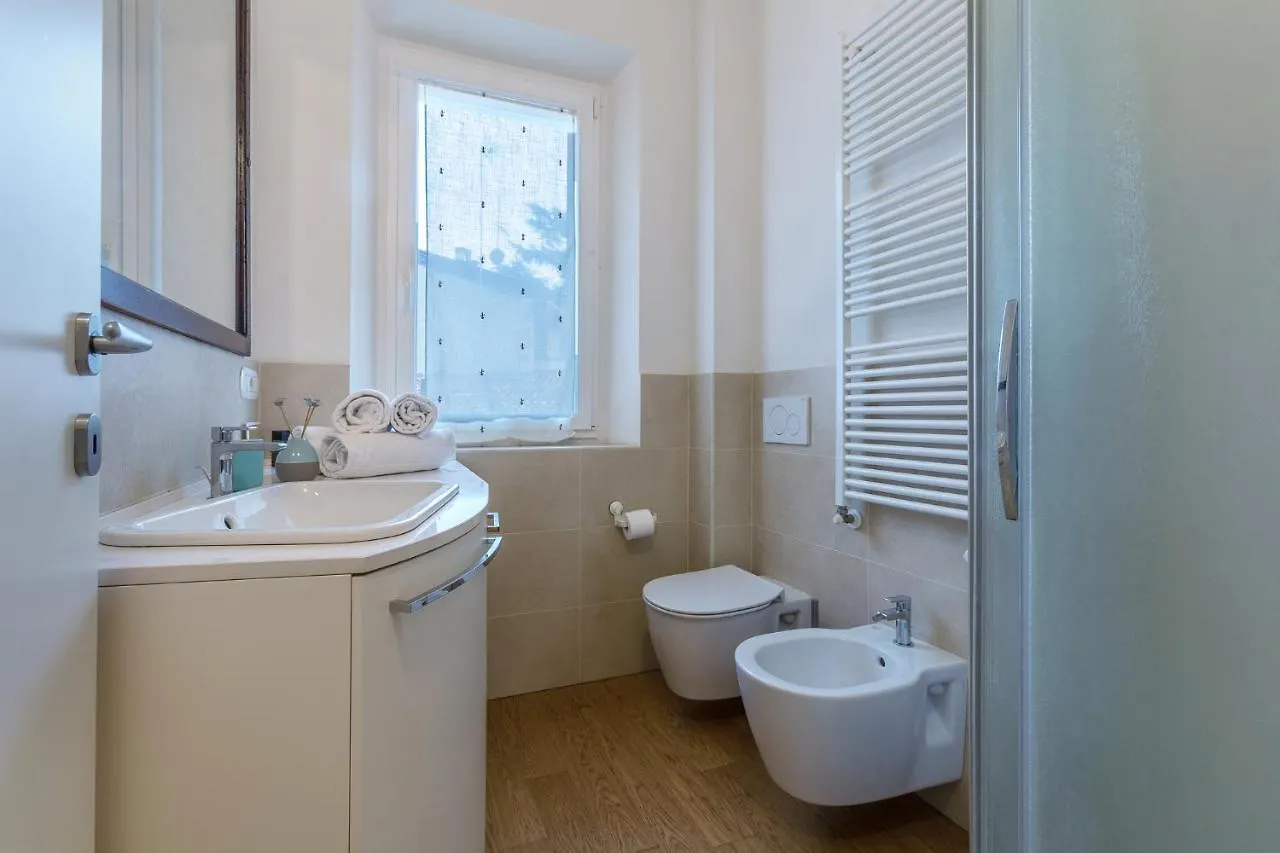 Bologna Saragozza District Apartment