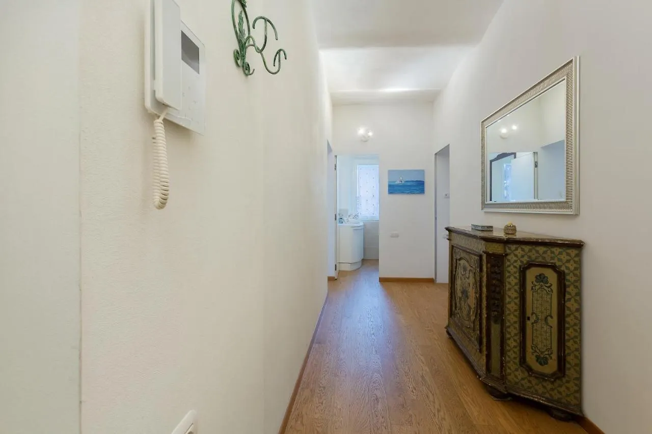 Bologna Saragozza District Apartment