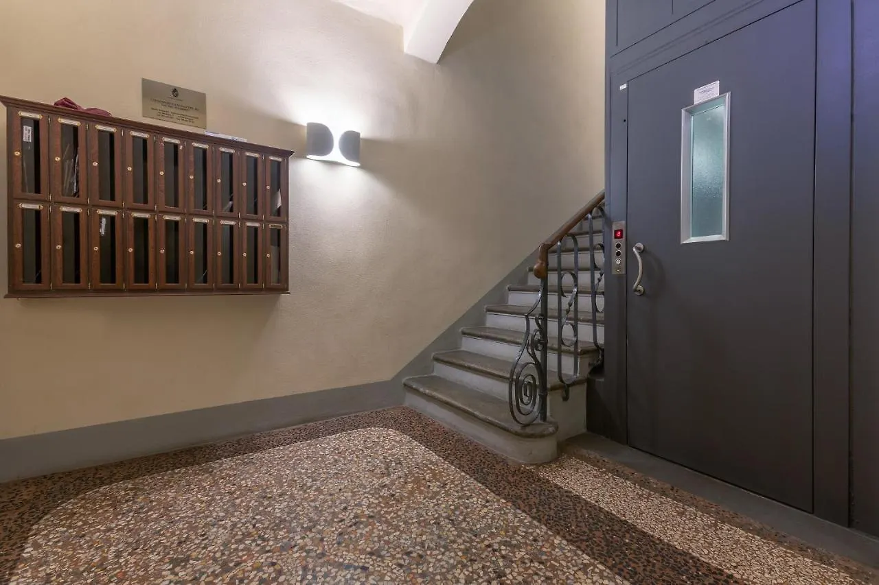 Bologna Saragozza District Apartment
