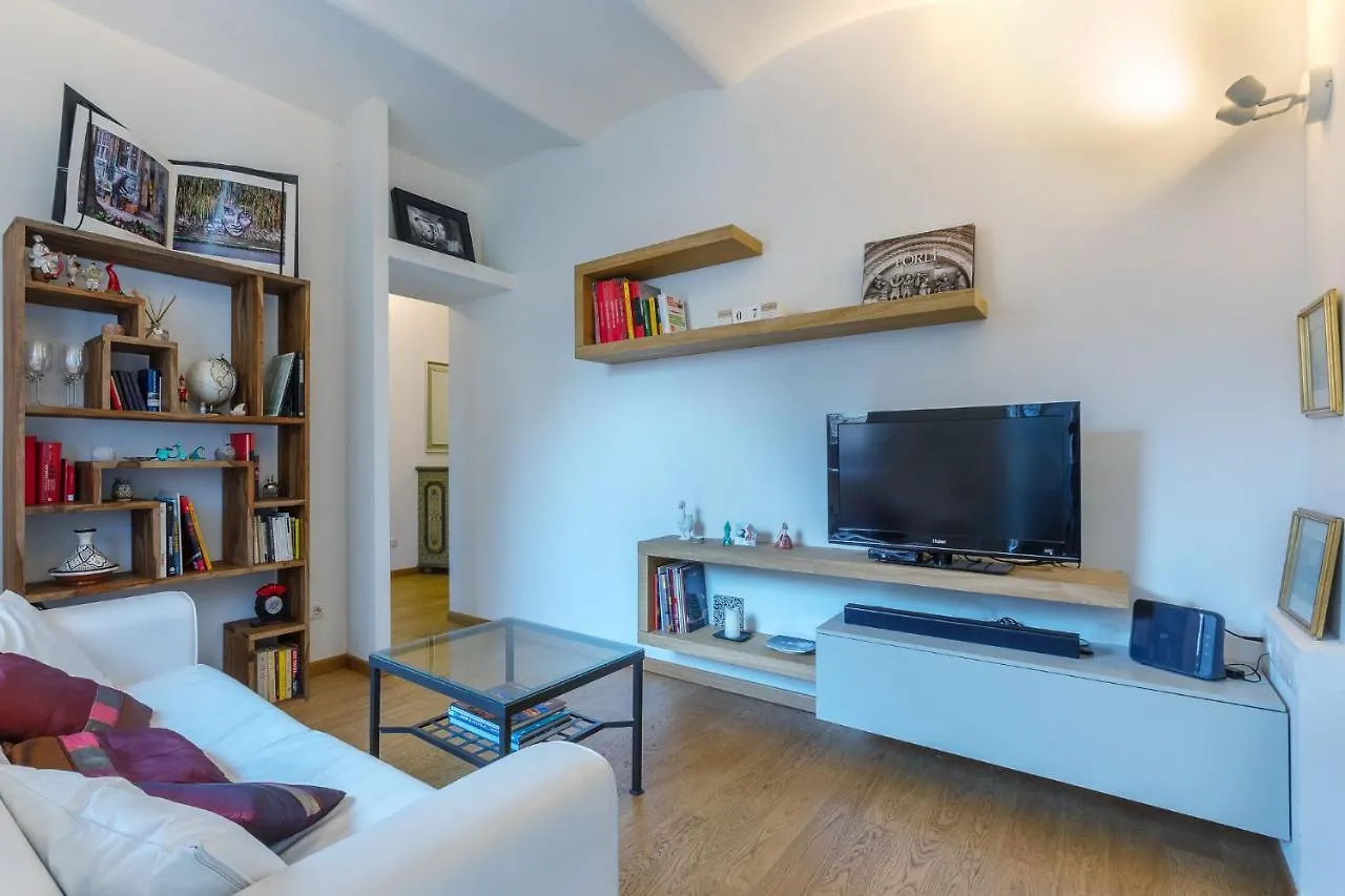 Bologna Saragozza District Apartment